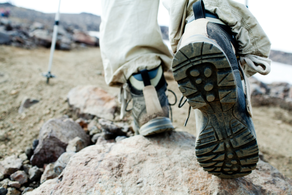 tênis de trekking usada em trilha nos Andes perto de Cusco