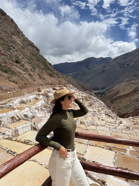 Salineras de Maras e eu posando para a foto