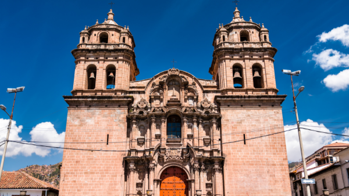 6 roteiros culturais para casais: viajando por mercados tradicionais e artesanato